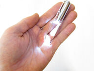 Pinsetit LED-valolla